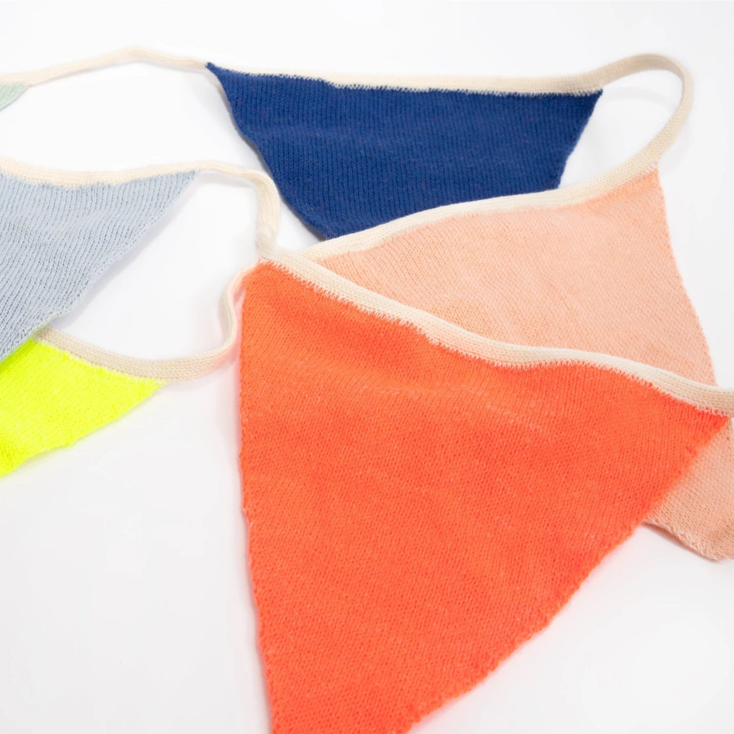 Meri-Meri Multicolor Knitted Flag Garland 2 Meri-Meri Multicolor Knitted Flag Garland - Image 2