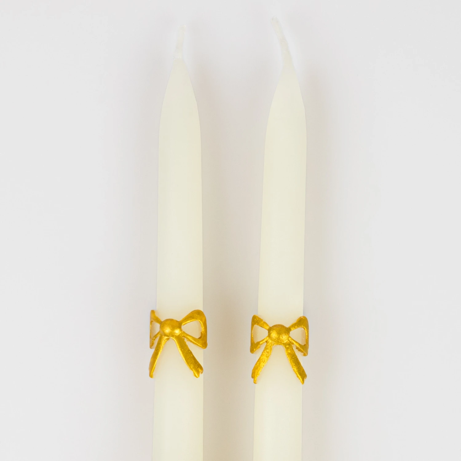 Meri-Meri Gold Bow Taper Candles (x 2) 5 Meri-Meri Gold Bow Taper Candles (x 2) - Image 5