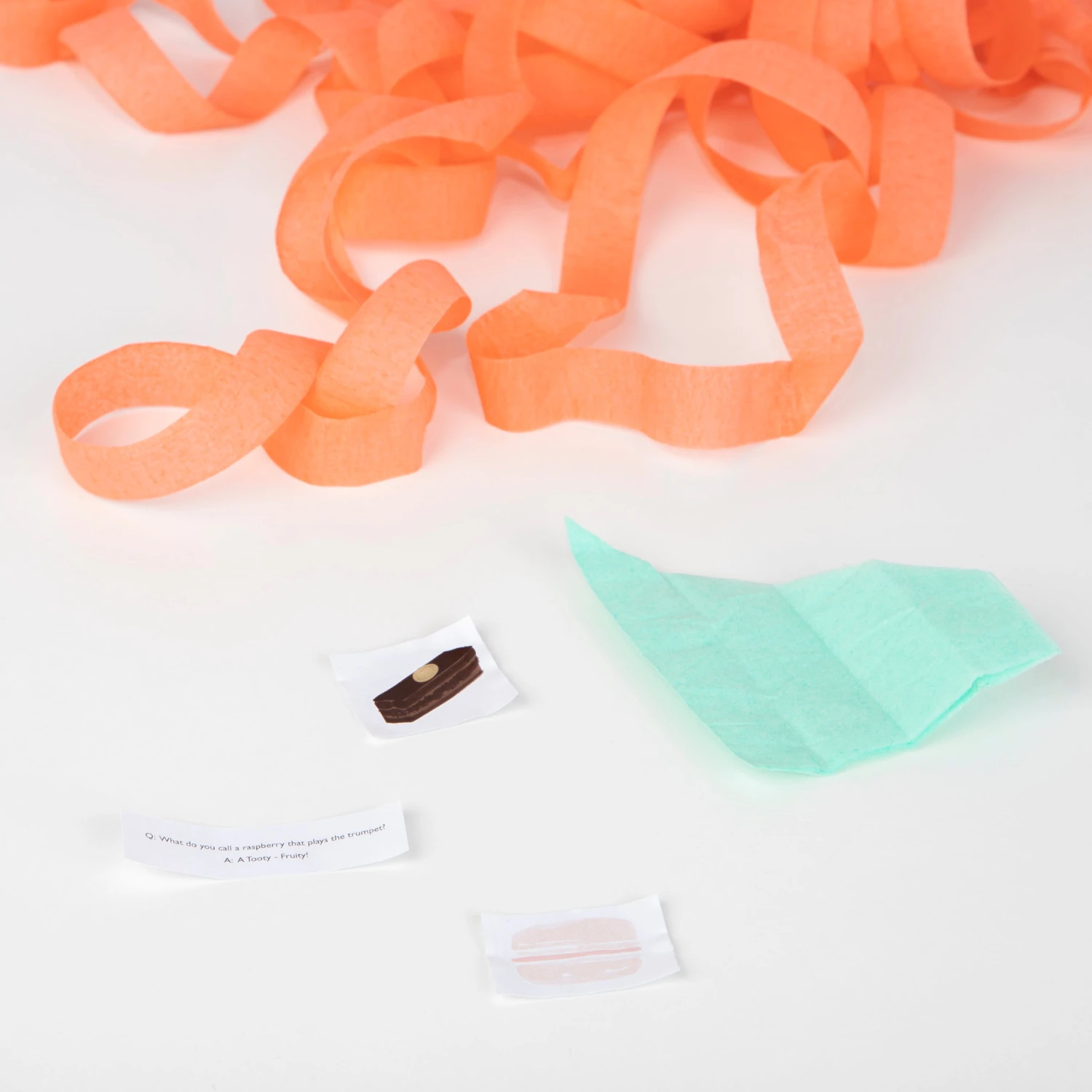 Meri-Meri Ladurée X Meri Meri Paris Macaron Surprise Balls (x 5) 4 Meri-Meri Ladurée X Meri Meri Paris Macaron Surprise Balls (x 5) - Image 4