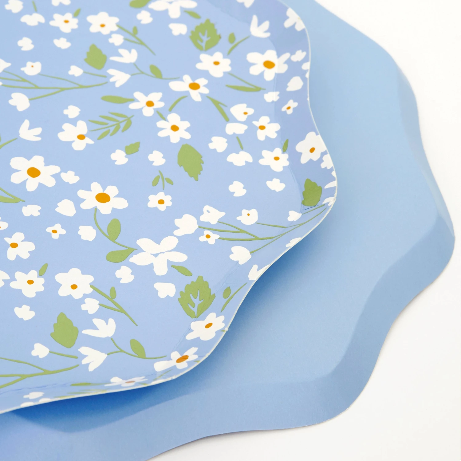 Meri-Meri Ditsy Floral Dinner Plates (x 12) 3 Meri-Meri Ditsy Floral Dinner Plates (x 12) - Image 3