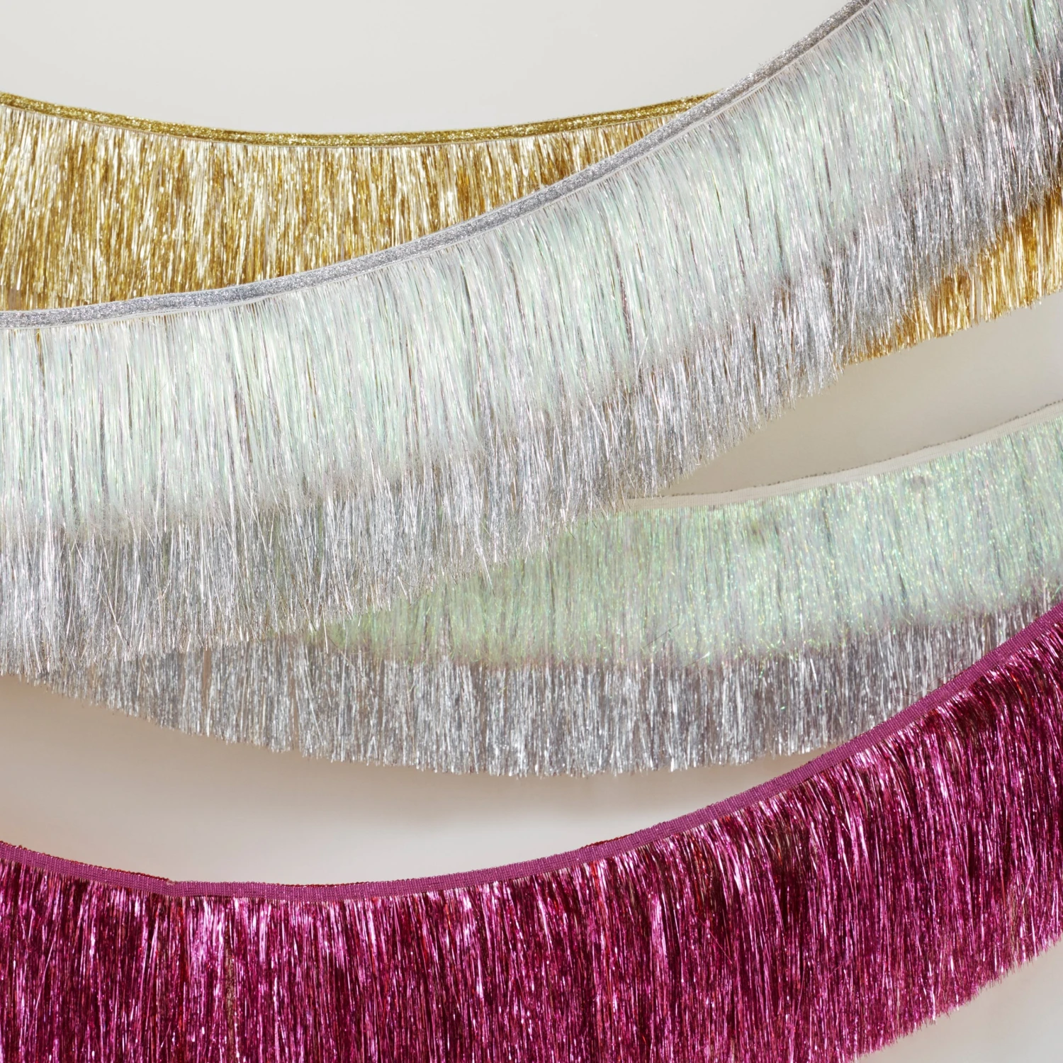 Meri-Meri Silver Iridescent Tinsel Fringe Garland 5 Meri-Meri Silver Iridescent Tinsel Fringe Garland - Image 5