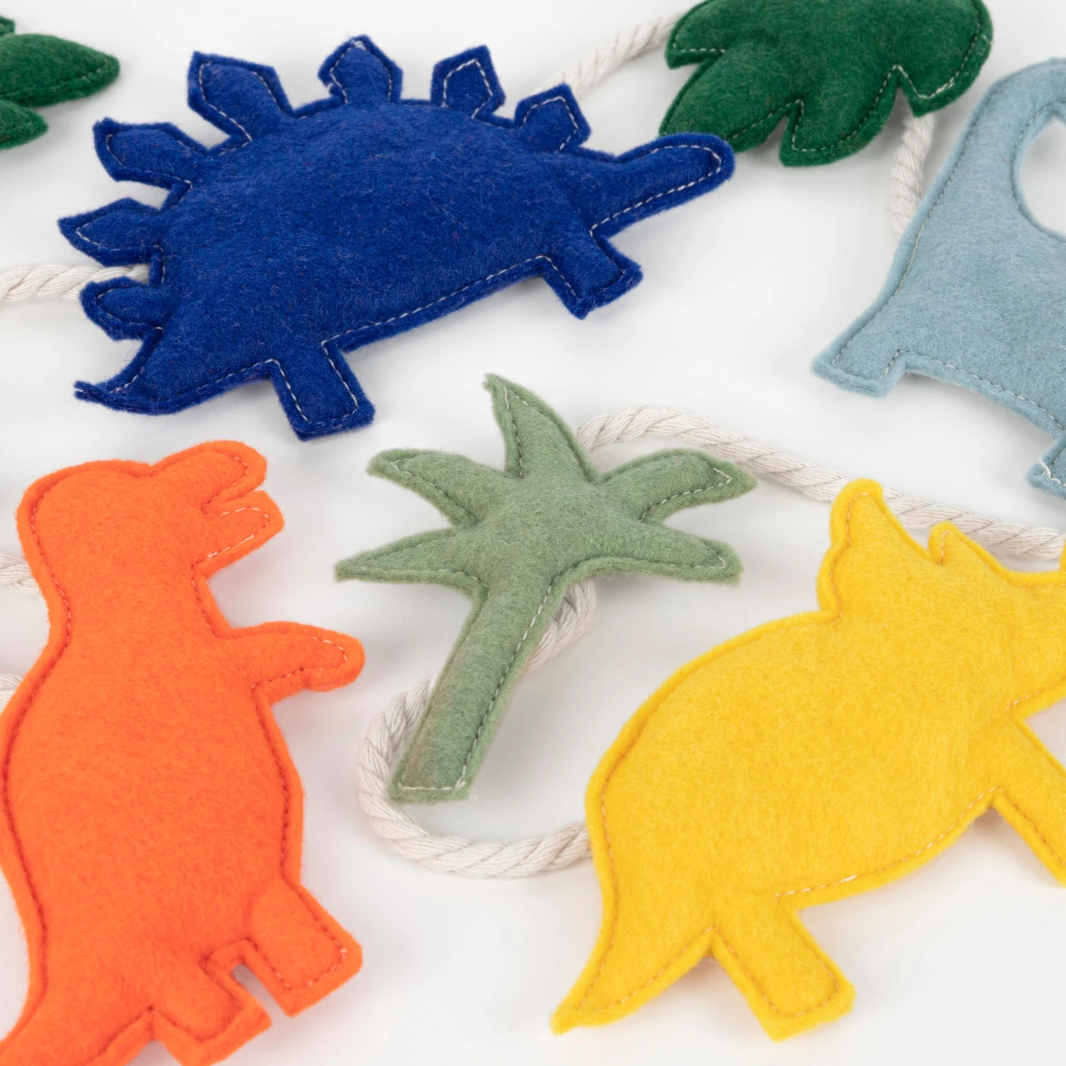 Meri-Meri Felt Dinosaur Garland 4 Meri-Meri Felt Dinosaur Garland - Image 4