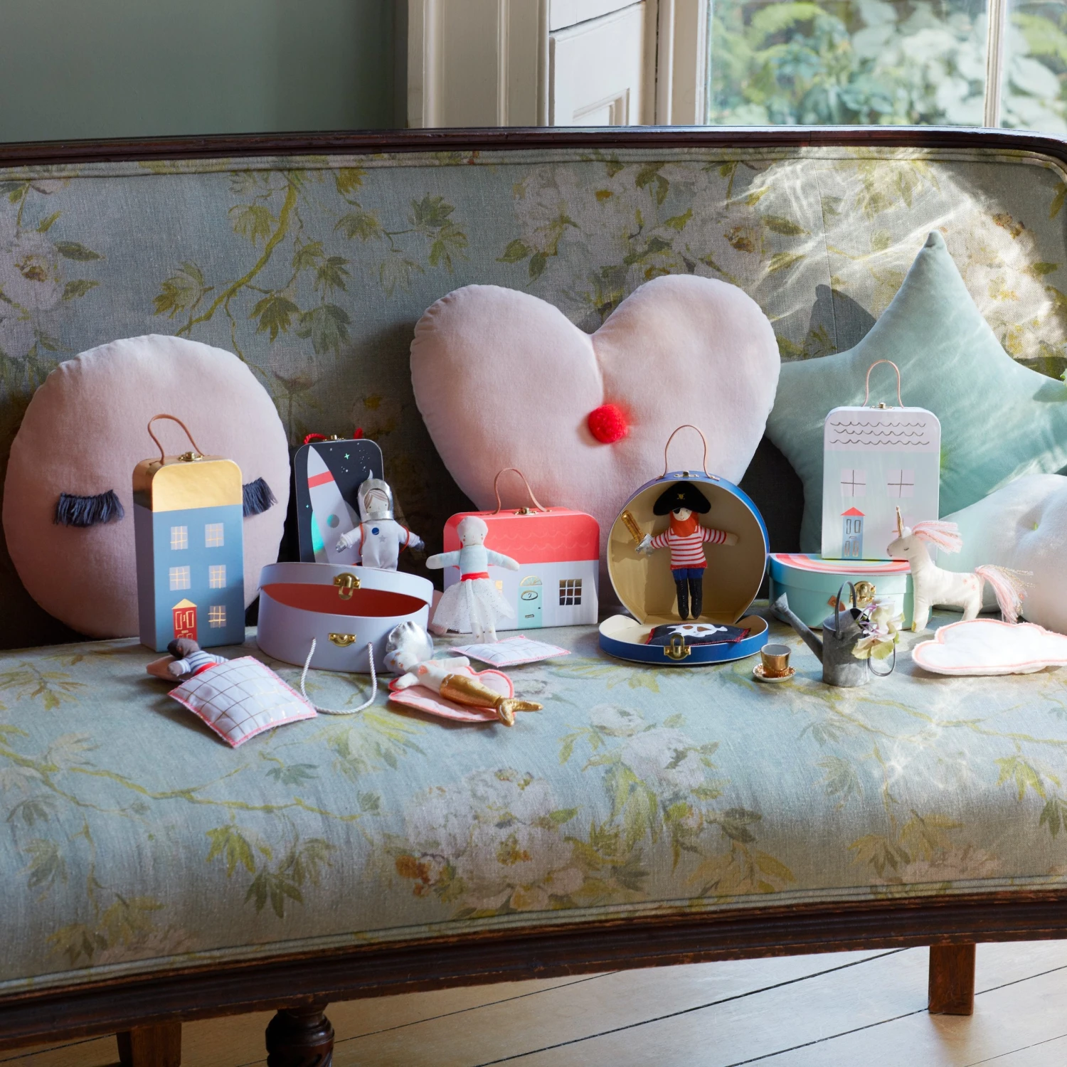 Meri-Meri Astronaut Mini Suitcase Doll 10 Meri-Meri Astronaut Mini Suitcase Doll - Image 10