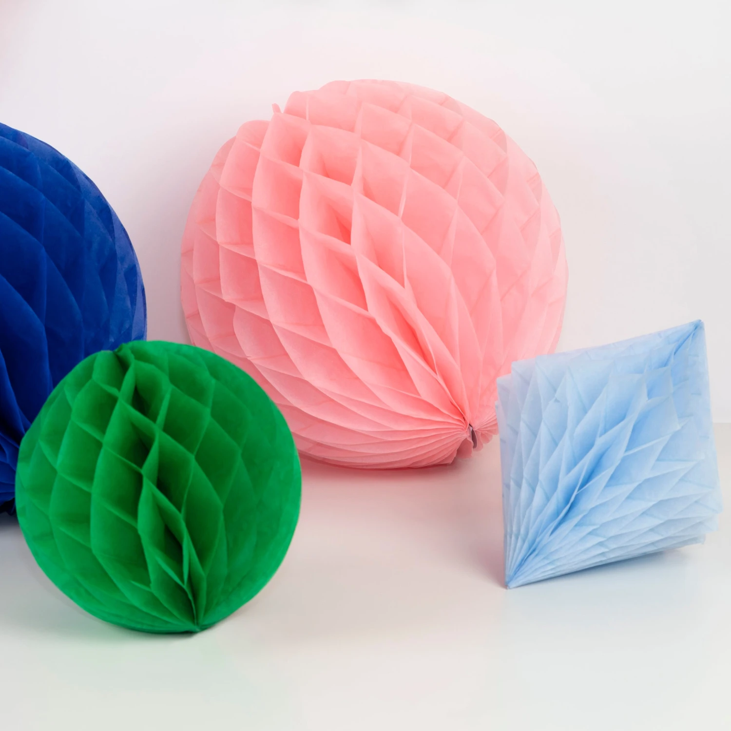 Meri-Meri Rainbow Honeycomb Decoration Kit (x 16) 4 Meri-Meri Rainbow Honeycomb Decoration Kit (x 16) - Image 4