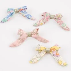 Meri-Meri Floral Bow Hair Clips (x 4) -Party Supply Discount Store media c6db102a cd79 4fae b608 9f6dc739182e