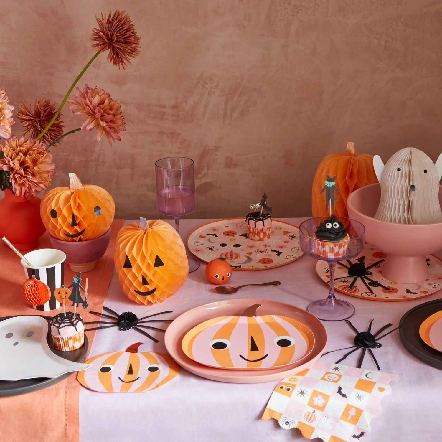 Meri-Meri Pink & Orange Stripy Pumpkin Napkins (x 16) 2 Meri-Meri Pink & Orange Stripy Pumpkin Napkins (x 16) - Image 2